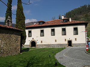 Archivo:Palaciu d'arriba cenera