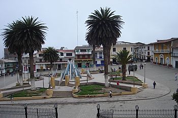 Archivo:Plaza de Armas de Otuzco
