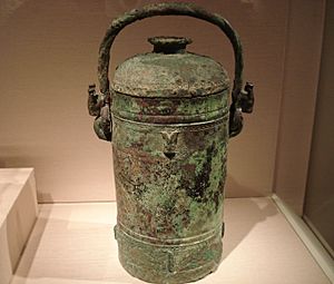 Archivo:Ritual wine container with handle, Shang Dynasty
