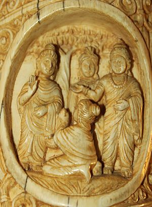 Archivo:Sariputra and Maudgalyayana become disciples of Buddha Roundel 31 buddha ivory tusk