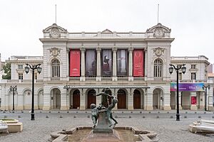 Archivo:Teatro Municipal, Santiago 20230521 01