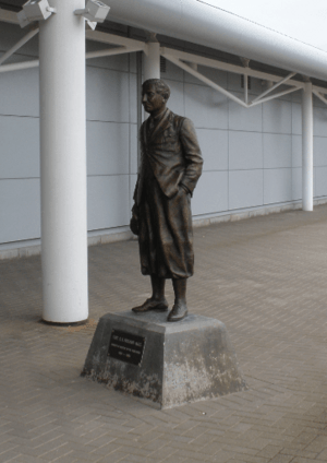 Archivo:Ted Fresson Inverness Airport at Dalcross