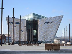 Archivo:Titanic Belfast front view