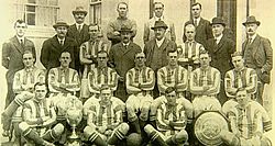 Archivo:West Bromwich Albion team 1920