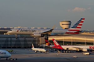 Archivo:American Airlines Boeing 757-200 N185AN (15638249227)