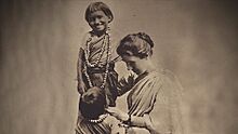 Amy Carmichael with children2.jpg