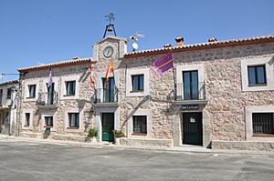 Archivo:Ayuntamiento de Padiernos