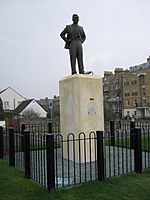 Archivo:Barnes Wallis Statue