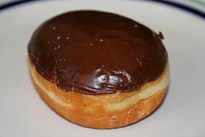Archivo:Boston cream doughnut