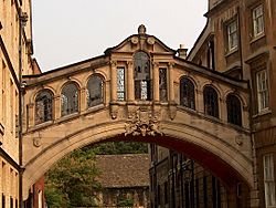 Archivo:Bridge of Sighs, Hertford College, Oxford