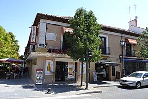 Archivo:Calles de Aranjuez (29369371845)