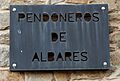 Cartel en la entrada del local de pendonistas de Albares de la Ribera