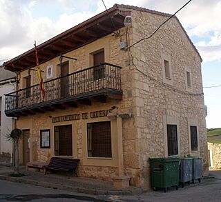 Casa consistorial de Urueñas.jpg