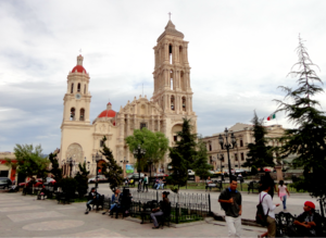 Archivo:Catedral de Saltillo y Plaza de Armas - Saltillo, Coahuila, México