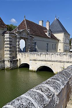 Archivo:Château-à-Beaumont-du-Gâtinais-DSC 0212