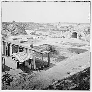 Archivo:Charleston, South Carolina (vicinity). Interior view of Fort Moultrie. (Sullivan's Island) LOC cwpb.03092