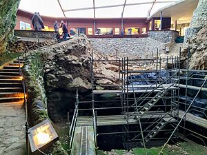 Archivo:Cueva de El Castillo 2