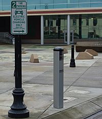 Archivo:E-vehicle charging station at Hillsboro Civic Center - Oregon