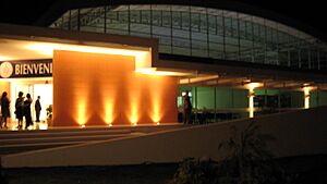 Archivo:Edifpolifuncionalulc1 1265