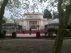 Archivo:Entrada principal al Hotel del Prado