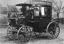 Archivo:Erster Benzin-Omnibus der Welt