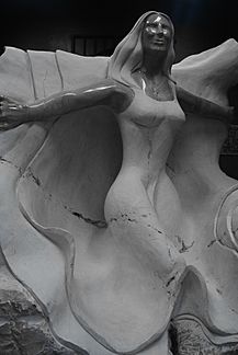 Archivo:Escultura en mármol de bailaora flamenca