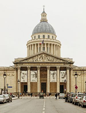 Archivo:Facade of the Panthéon, Paris 24 January 2016