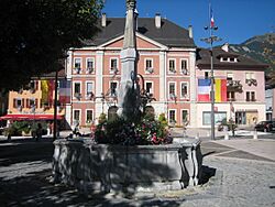 Fontaine et Mairie.jpg