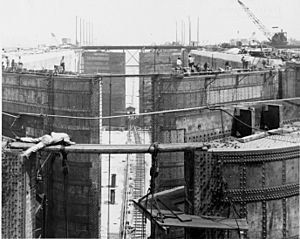 Archivo:Gatun Lock Construction, Panama Canal, March 12, 1912