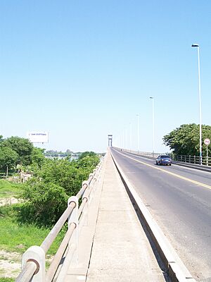 Archivo:General Belgrano Bridge from Chaco