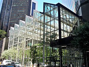 Archivo:IBM Building atrium by Matthew Bisanz