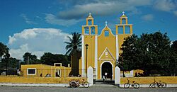 Iglesia de Xanaba, Camino a Izamal Yucatan.jpg