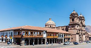 Archivo:Iglesia de la Compañía de Jesús, Plaza de Armas, Cusco, Perú, 2015-07-31, DD 58