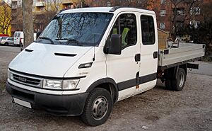 Archivo:Iveco Daily III Pritsche front 20081229
