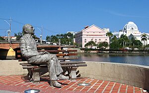 Archivo:JoaoCabral-Recife