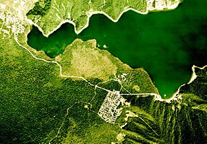 Archivo:Lake Sai and Aokigahara Forest Aerial photograph