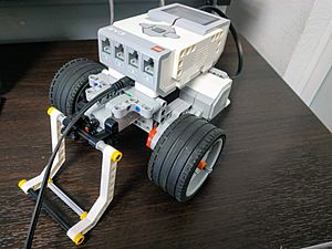 Archivo:Lego Mindstorms EV3 Robot