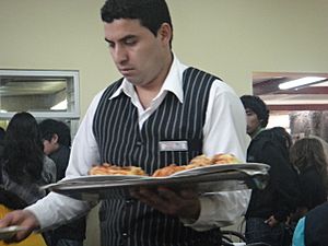 Archivo:Lima waiter PUCPeru 2010