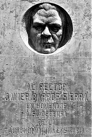 Archivo:Monumento Javier Barros Sierra