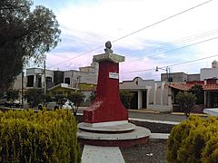 Monumento a Genaro Guzmán Mayer en Actopan, Hidalgo, México. 02