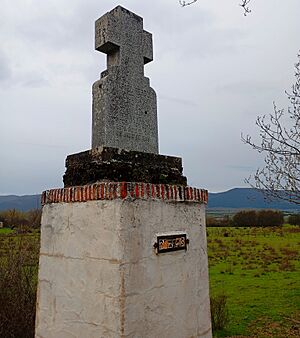 Archivo:Monumento sublevado