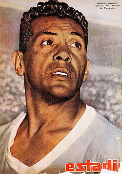 Obdulio Varela, Estadio, 1950-07-15 (374).jpg