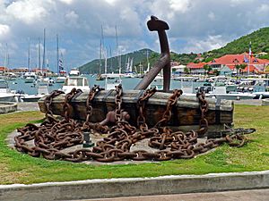 Archivo:Old anchor at Gustavia - panoramio