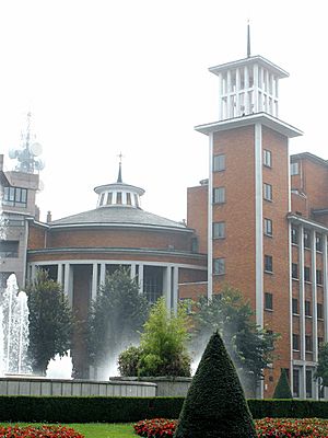 Archivo:Oviedo - Iglesia del Inmaculado Corazón de María 1