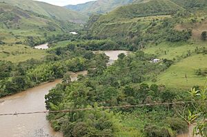 Archivo:Paisaje de Pitalito a la Laguna(Rio Magdalena) - panoramio