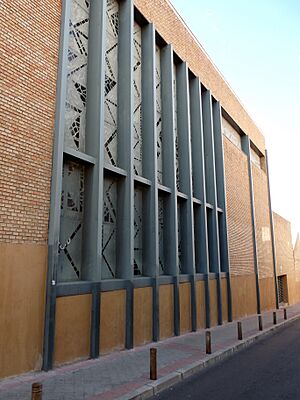 Archivo:Parroquia de San Francisco Javier, lateral