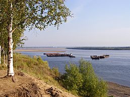 Archivo:Pechora River by Pechora, Russia