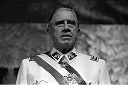 Archivo:Pinochet en Historia Política BCN