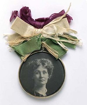 Archivo:Portrait Badge of Emmeline Pankhurst - c1909 - Museum of London