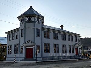 Archivo:Post office built in 1901, renovated (48709317853)